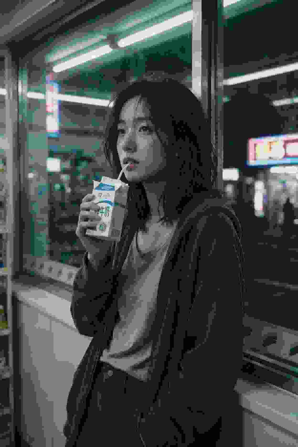 他在远方